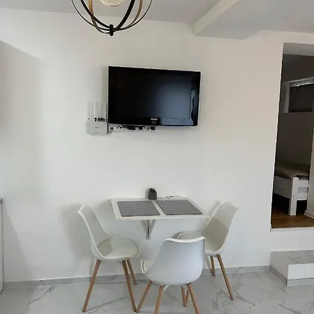 Apartment Lena 2 *