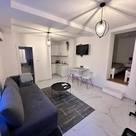 아파트 Lena 2 야이체