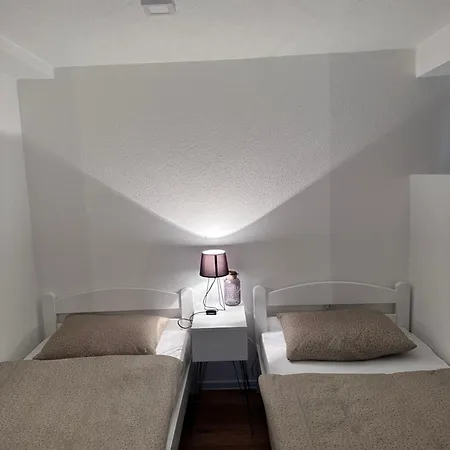 Apartment Lena 2 *